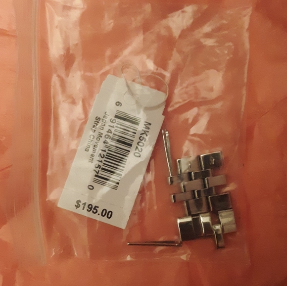 Michael Kors stainless steel silver watch - Picture 4 of 12